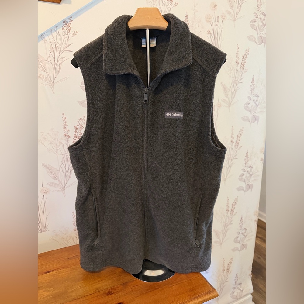 Men’s Columbia Heather Grey Mountain Vest / Size M
